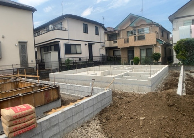 【外観】 | 椚田町新築戸建 | 物件の詳細については、現地を見てわかること以外に、役所や法務局などで調べないとわからないことがあります。そのため、現地に行く場合は、もしこの物件を買ったらどのような生活ができるかをイメージしましょう。