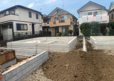 【外観】 | 椚田町新築戸建 | 現在は更地となっています。現地をご見学に行く際は、道路の幅や周辺の交通量、施設などをご確認頂くことをおすすめします！ある程度イメージをつけたいという場合は、同売主の施工事例や完成パースもお見せします。