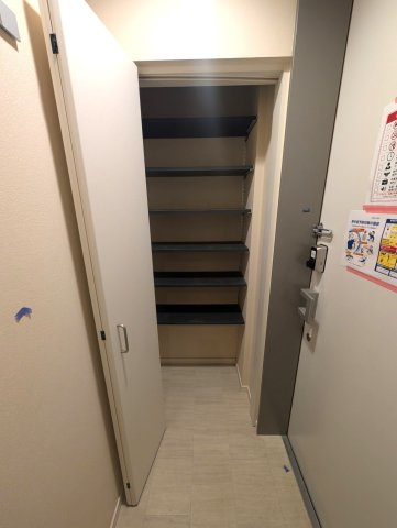 レゾン・プリュニエの玄関