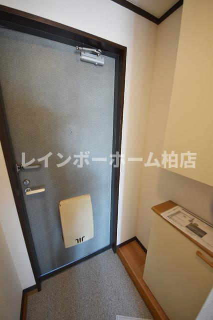 特典：仲介手数料が無料です!!の玄関