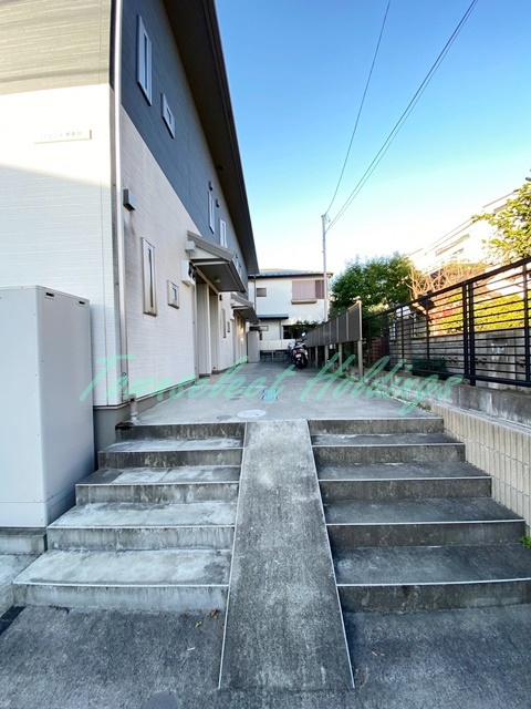 藤沢市湘南台６丁目のアパートのエントランス