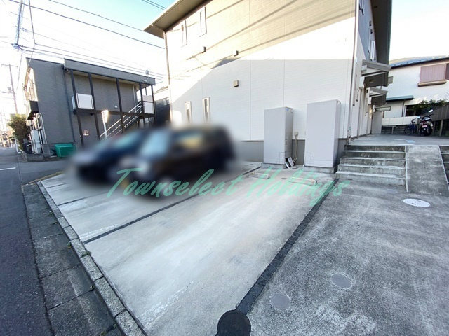 藤沢市湘南台６丁目のアパートの駐車場