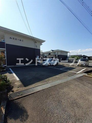 ルミエールⅠの駐車場|高崎、前橋のお部屋探しはエンドスケープまで！お客様の理想お聞かせ下さい♪