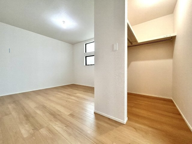 所沢市下安松　新築戸建の洋室|2F約8.5帖洋室でございます。
大型のウォークインクローゼットに憧れます。