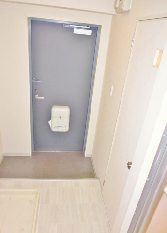 マンション　ロアの玄関