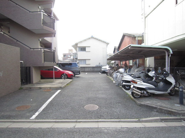 コーシンⅢの駐車場
