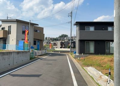 【展望】 | 長房町新築戸建 | 土地の地勢が高台の場合、景色を綺麗にみることができ、景色にこだわってお家探ししている方におすすめです！また平坦地よりも風通しがいいというメリットがあります。デメリットもあるので是非現地でご確認下さい。