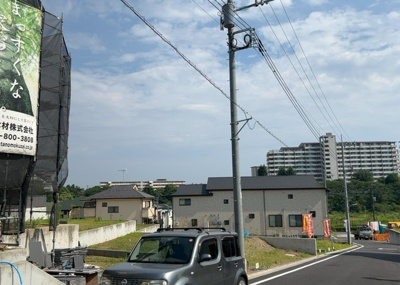 【展望】 | 長房町新築戸建 | 桜や紅葉の名所に出かける人は多いと思いますが、家にいながら季節の移ろいを感じる生活を送りませんか？リビングや窓から見える景色が生活を彩るワンポイントに！現地から見える景色を堪能してみては如何でしょう。