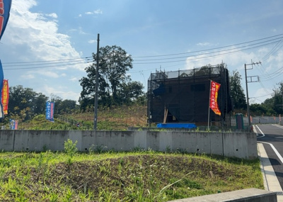 【展望】 | 長房町新築戸建 | 眺望を気にして物件を探す場合、前面に建物が建っていないか現地で確認しましょう！前面に建物があると景色はもちろん、日当たりや風通しにも影響が出てきます。住んだ時のことを想像しながら現地見学をしましょう。