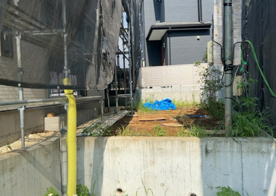 【庭】 | 長房町新築戸建 | 庭があることでガーデニングや家庭菜園はもちろん、こどもの遊び場やペットを放して遊ぶことができます。また、家の周囲に余裕があるということです。隣地との間があれば、十分な日当たりと、風通しが確保できます。