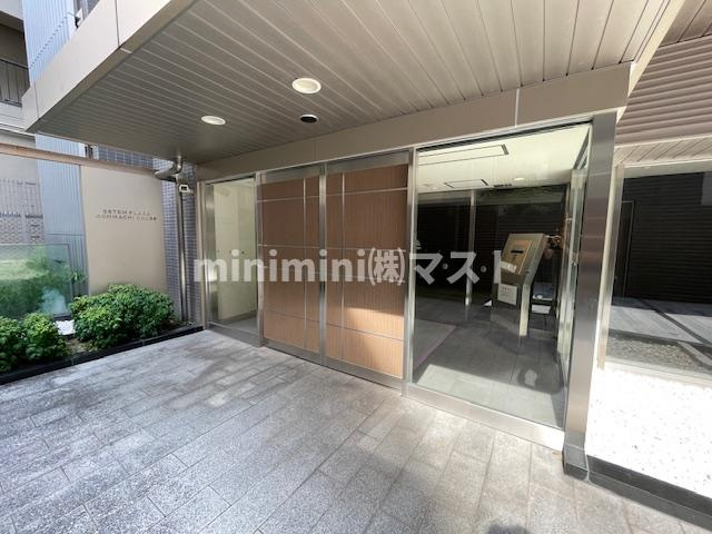 大阪市中央区安土町１丁目の賃貸マンションのエントランス