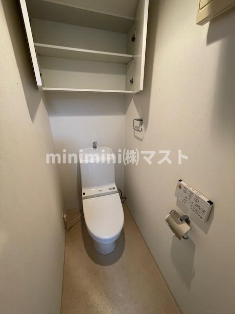 大阪市中央区安土町１丁目の賃貸マンションのトイレ