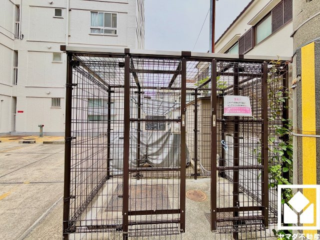 甲子園第7コーポラスのその他共用部分|衛生面への配慮もうかがえる、心地よく利用できるごみ置き場です。