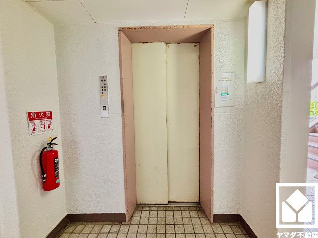 甲子園第7コーポラスのその他共用部分|スムーズな移動を叶えるエレベーター。毎日の生活にゆとりをもたらす、快適な暮らしの動線をサポートします。