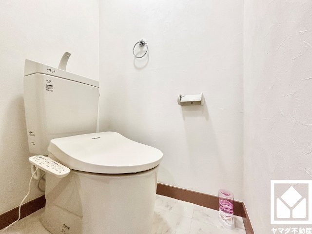 甲子園第7コーポラスのトイレ|落ち着いたデザインと使いやすさを兼ね備えたトイレです。毎日使う場所だからこそ、快適性にも配慮されています。