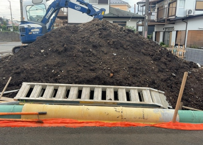 【構造・工法・仕様】 | 上矢部新築戸建 | 木造住宅とは土台、壁、柱など建築物の強度を支える構造体の材に木が使用されている構造を指します。構造体は建物の自重を支えるだけではなく風圧や水圧、積裁荷重などあらゆる衝撃に耐えるための基礎です。