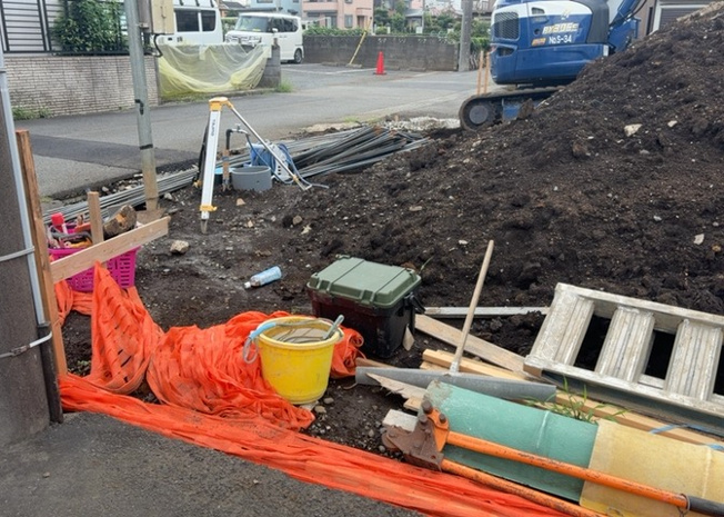 【駐車場】 | 上矢部新築戸建 | 駐車場と明記されていても、最小スペースでつくられた駐車場だと大型車は駐車できなかったり、出入りしにくくなったりする可能性があります。お車のサイズと購入したい物件の駐車場のサイズを現地で確認しましょう。