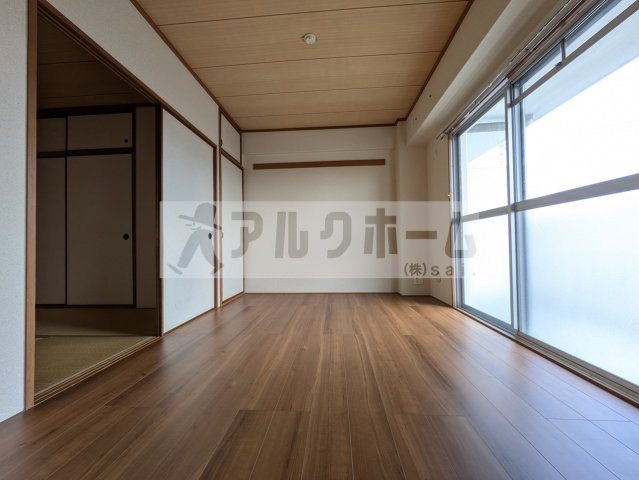 メゾン上市の洋室