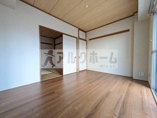 メゾン上市の洋室