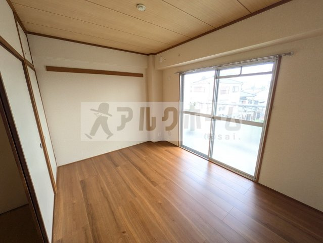 メゾン上市の洋室