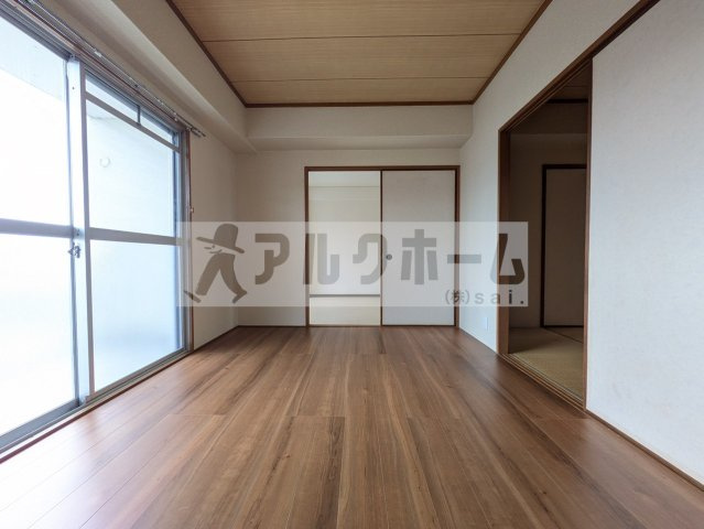 メゾン上市の洋室