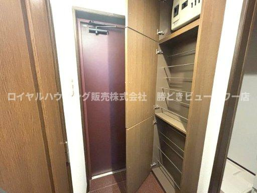 玄関のシューズ収納。