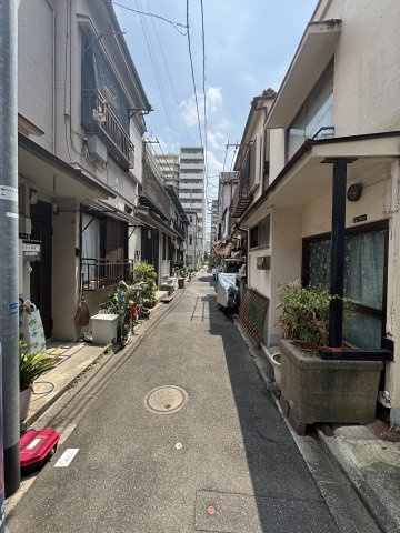 前面道路は私道　幅員約2.7ｍ