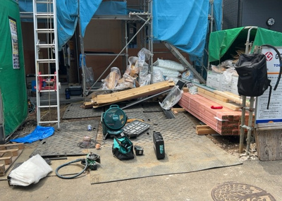 【設備】 | 淵野辺本町新築戸建 | 敷地内には、散水栓や立水栓があります。水道水を直接利用できるため、水を運ぶ手間を省くことが出来ます。大量の水を必要とする洗車作業や清掃などに役立ちます。その他設備とあわせて、現地でご確認ください。