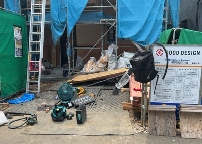 【構造・工法・仕様】 | 淵野辺本町新築戸建 | 木造住宅とは土台、壁、柱など建築物の強度を支える構造体の材に木が使用されている構造を指します。構造体は建物の自重を支えるだけではなく風圧や水圧、積裁荷重などあらゆる衝撃に耐えるための基礎です。