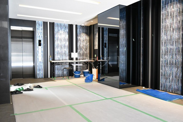 大阪市西区立売堀４丁目の賃貸マンションのエントランス