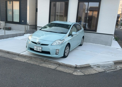 【駐車場】 | 陽光台新築戸建 | 駐車場と明記されていても、最小スペースでつくられた駐車場だと大型車は駐車できなかったり、出入りしにくくなったりする可能性があります。お車のサイズと購入したい物件の駐車場のサイズを現地で確認しましょう。