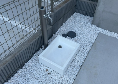 【設備】 | 陽光台新築戸建 | 敷地内には、散水栓や立水栓があります。水道水を直接利用できるため、水を運ぶ手間を省くことが出来ます。大量の水を必要とする洗車作業や清掃などに役立ちます。その他設備とあわせて、現地でご確認ください。