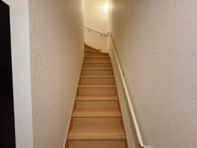 神戸市灘区灘北通４丁目のアパートの居間・リビング