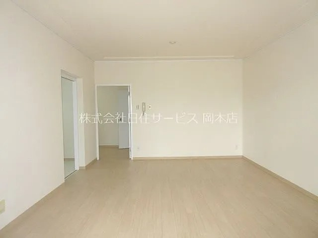 神戸市東灘区西岡本５丁目の賃貸マンションの居間・リビング