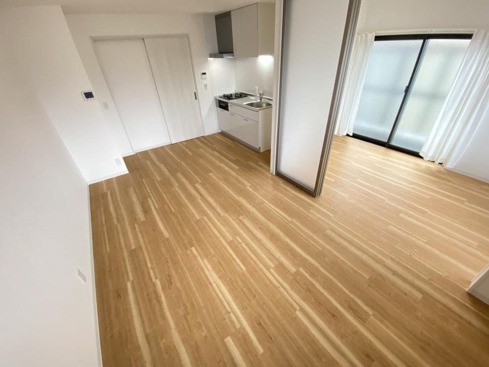 芦屋市川西町の賃貸マンションの居間・リビング