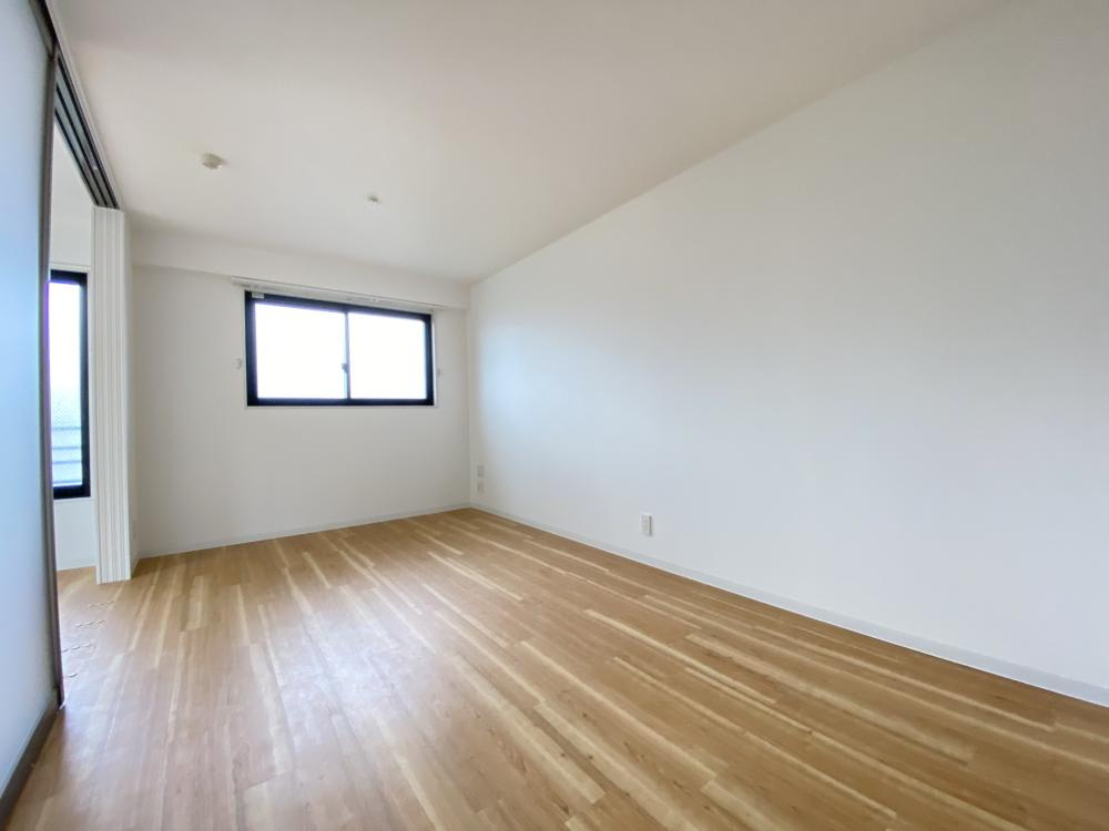 芦屋市川西町の賃貸マンションの居間・リビング