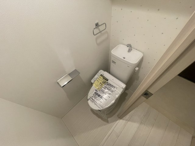 神戸市中央区大日通４丁目の賃貸マンションのトイレ