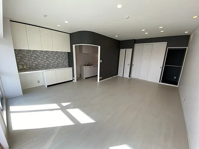 神戸市灘区新在家南町３丁目の賃貸マンションの居間・リビング
