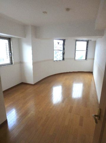 神戸市灘区永手町５丁目の賃貸マンションの居間・リビング