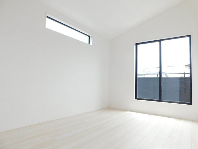 清須市中河原の新築一戸建の洋室|◇洋室◇　　明るい洋室７．０帖　ウォークインクローゼット完備！　収納２ヶ所完備！　バルコニー付き♪　　
