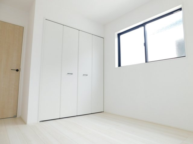 清須市中河原の新築一戸建の洋室|◇洋室◇　　明るい洋室５．２５帖　全居室収納完備！