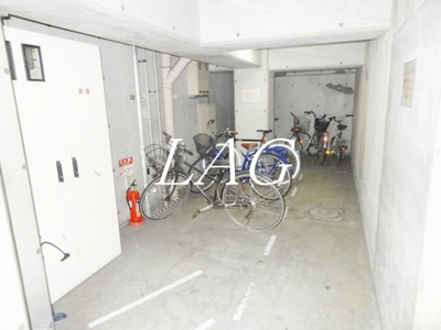 【その他共用部分】 | アポーラ中野 | 駐輪場です。