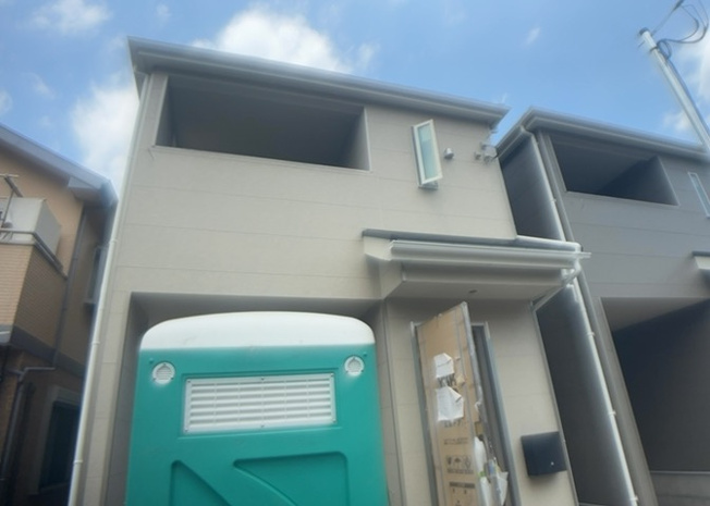 【バルコニー】 | 横山台新築戸建 | 一般的なバルコニーは、奥行1.5ｍ程ですが、ワイルドバルコニーは2ｍまで広がっています。そのため洗濯物の間隔をあけ干すことができ、乾きやすいというメリットや、ガーデニングが楽しめる等の特徴があります。