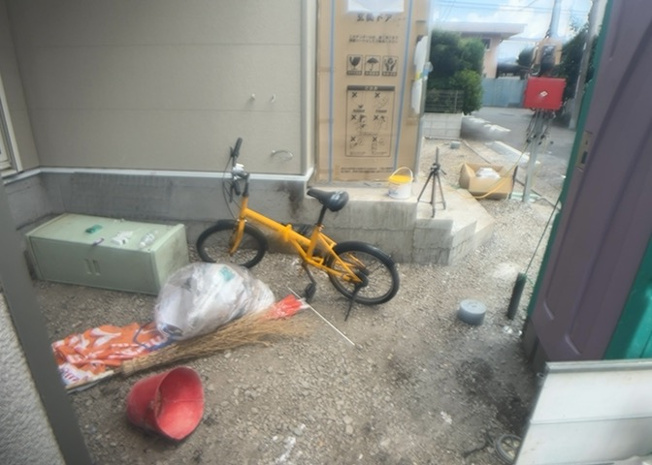 【駐車場】 | 横山台新築戸建 | 駐車場と明記されていても、最小スペースでつくられた駐車場だと大型車は駐車できなかったり、出入りしにくくなったりする可能性があります。お車のサイズと購入したい物件の駐車場のサイズを現地で確認しましょう。