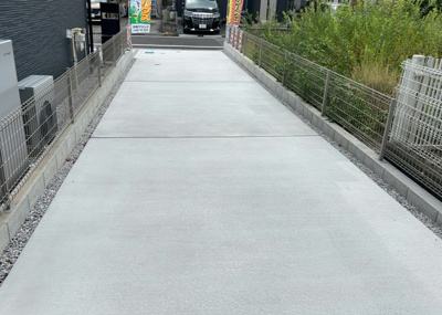 【駐車場】 | 宮下本町新築戸建 | 駐車場と明記されていても、最小スペースでつくられた駐車場だと大型車は駐車できなかったり、出入りしにくくなったりする可能性があります。お車のサイズと購入したい物件の駐車場のサイズを現地で確認しましょう。