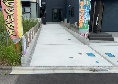【前面道路含む現地写真】 | 宮下本町新築戸建 | お持ちの車種によっては前面道路が広い方が便利でしょう。しかし、前面道路が広ければその分交通量が多くなるため、騒音などが気になる場合があります。実際に現地を見学し、周辺交通量や騒音などを確認しましょう！