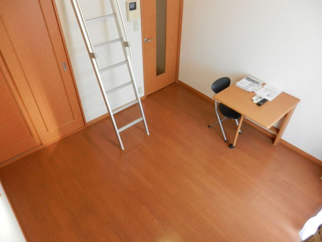 レオパレスアルミックⅡの寝室|テレビ等備品の変更がございます　店舗に確認お問い合わせ下さい