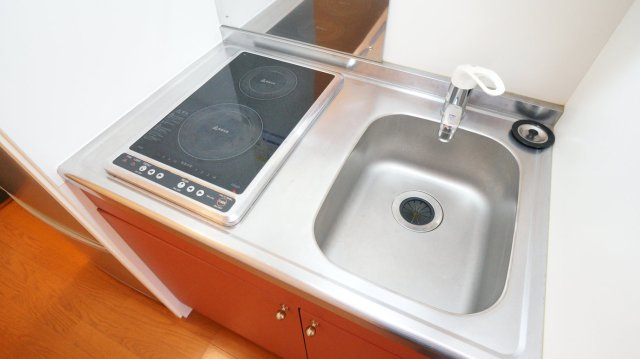 レオパレスＮｅｏ　深阪のキッチン|コンパクトなキッチンで掃除もらくらく。