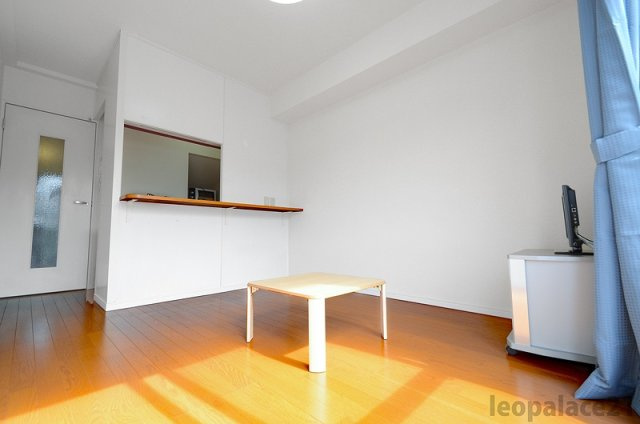 レオパレスヴィルヌーブの居間・リビング|家具家電付きのお部屋♪
