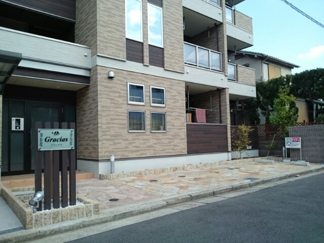 グラシアスの駐車場